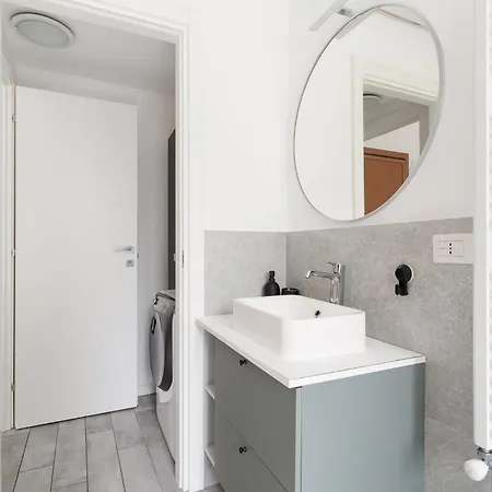 Guesthost - Comfy & Lovely Studio-apartment * Μιλάνο