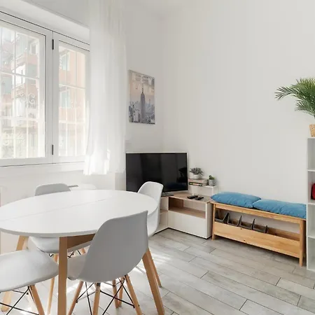 Guesthost - Comfy & Lovely Studio-apartment Μιλάνο